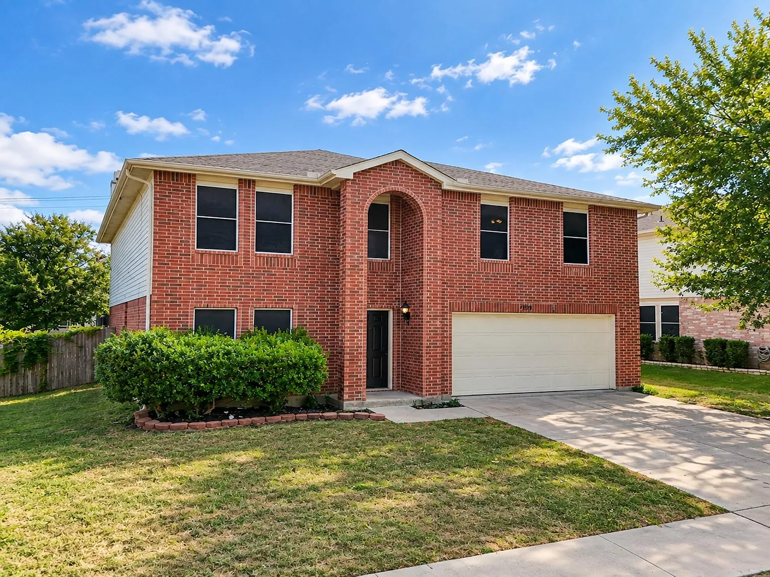 4 bed, 3185 sqft, $3,200 — Photo 2