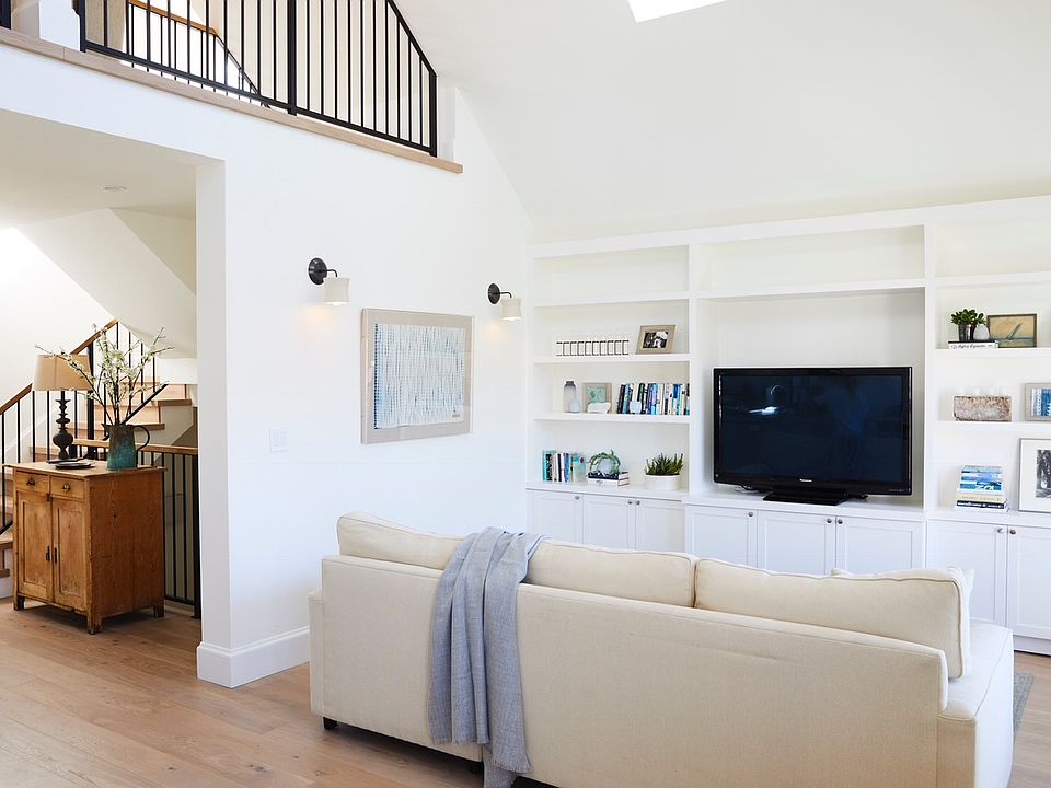 1st image of 8 Palm Ave #8