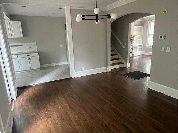 5th image of 2031 Ridge Ave