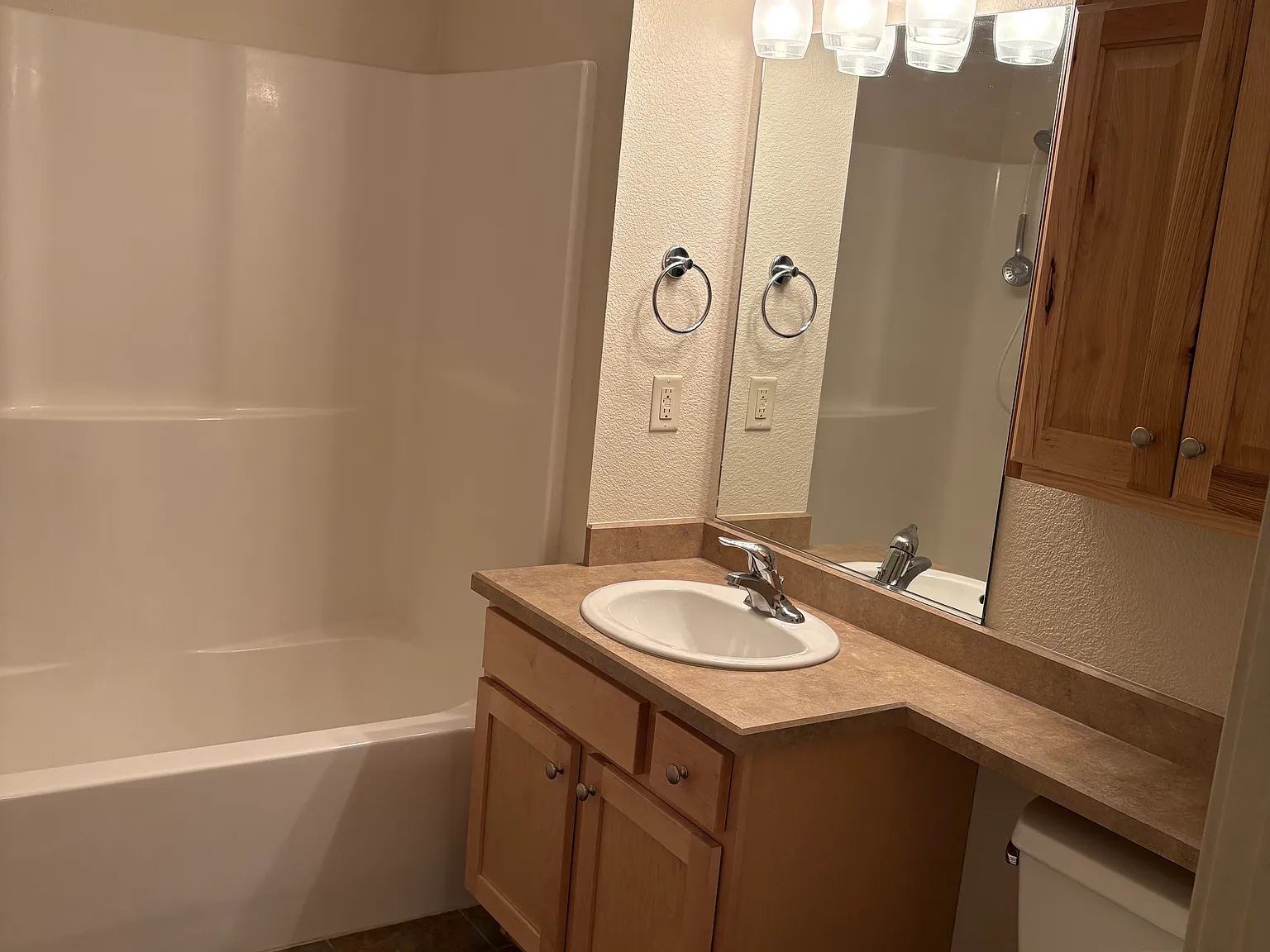 2 bed, 903 sqft, $1,900 — Photo 4