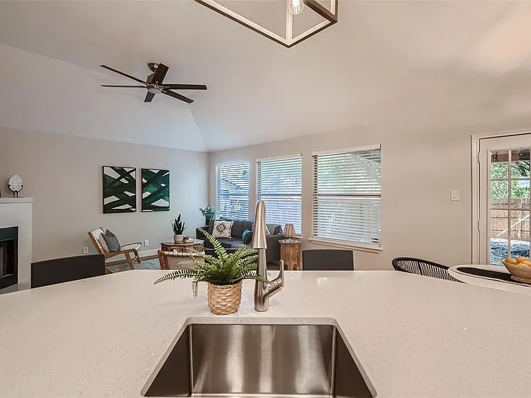 1701 Hollow Tree Blvd — Photo 4