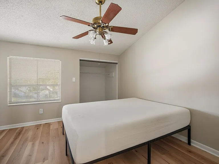 4521 W La Villa Ln — Photo 10
