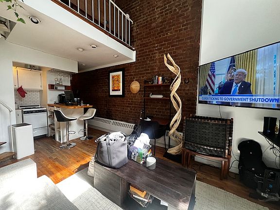 3rd image of 328 W 11th St APT 1G