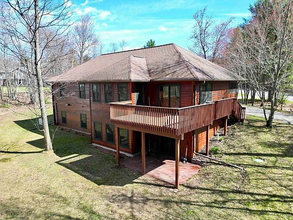 3rd image of 70 David Dr
