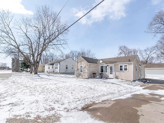 2nd image of 930 Colleen Ave