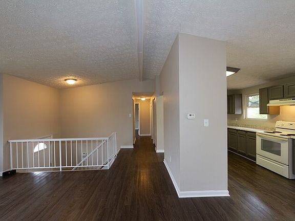 2nd image of 10301 Starhaven Ct