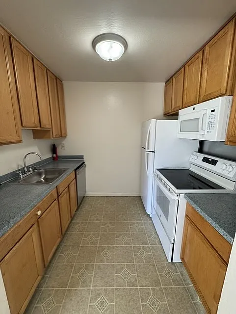 2 bed, 1.5 bath, 1000 sqft, $1,950 — Photo 2