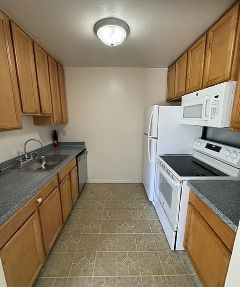 2409 Colina Ct #2409 — Photo 2
