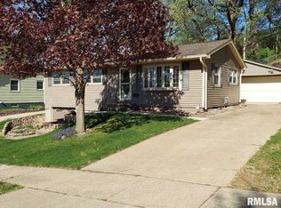 8207 7th St W, Rock Island, IL