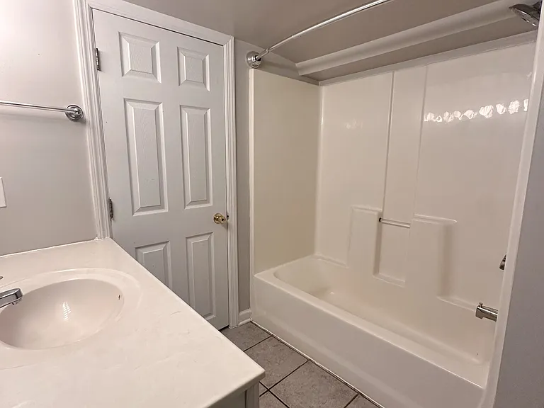 1016 Bingham St — Photo 9