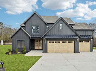 24 Rocking Wood Dr, Auburn, GA