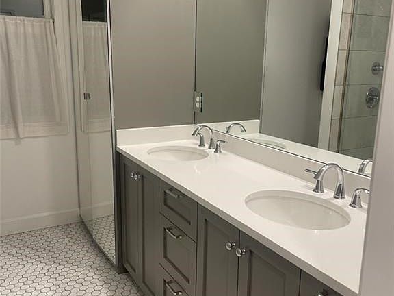 4th image of 2119 W 74th Ter