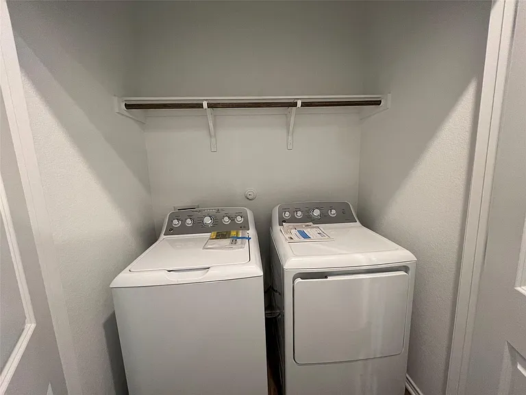 415 Halfmoon Dr — Photo 12