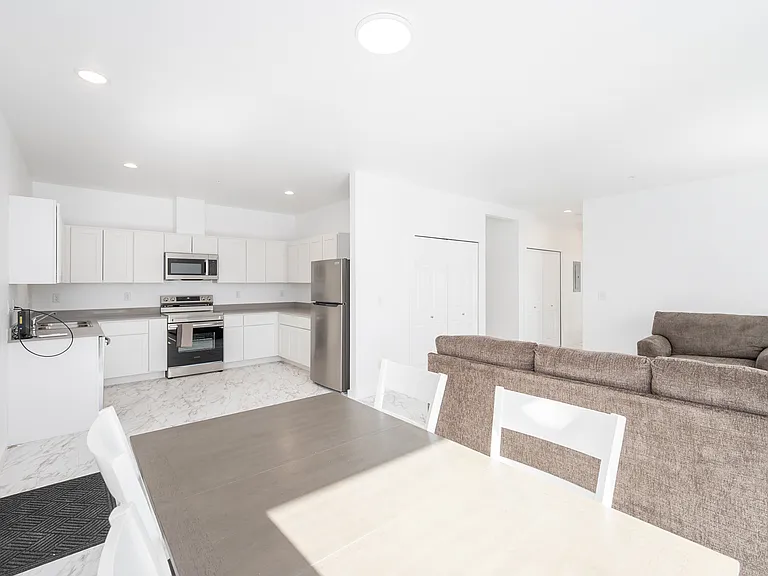 Modern Heights Apartments — Photo 16