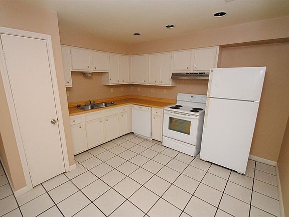 3rd image of 105 Tournament Blvd