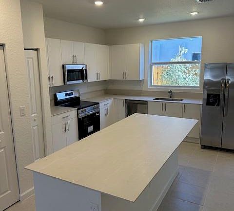 5th image of 1154 SE 2nd St