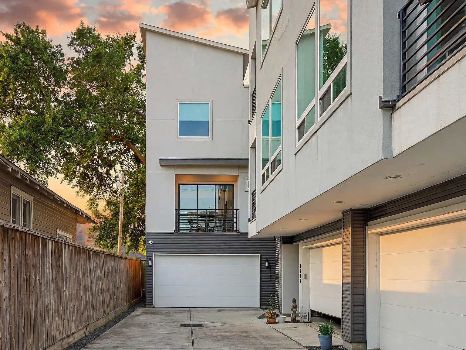 3 bed, 3.5 bath, 2002 sqft, $3,600 — Photo 1