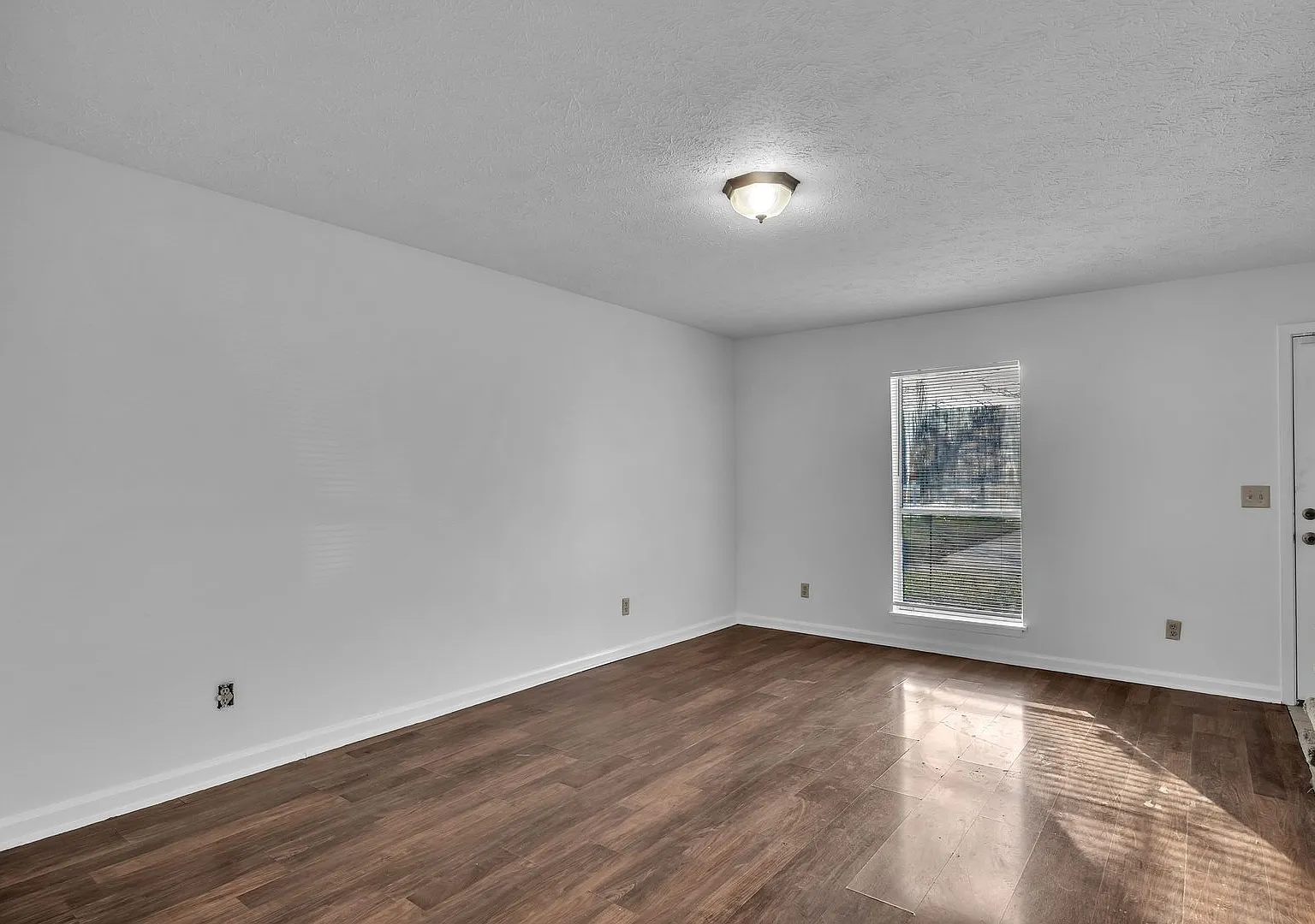 1110 N Montgomery St — Photo 3