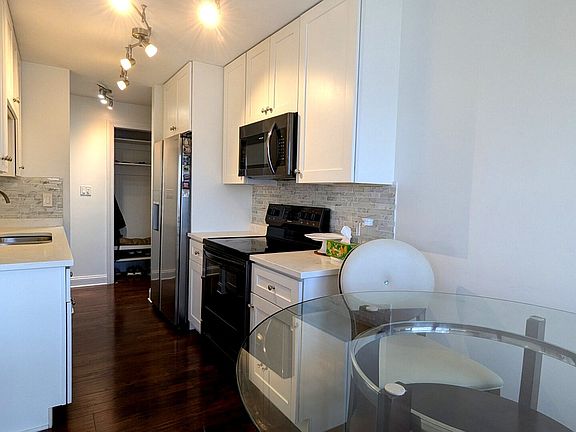 2nd image of 721 Elmhurst Rd APT G