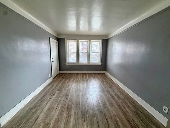 3rd image of 9917-19 Woodside Ave #B33966845