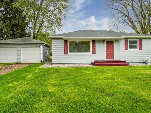 1688 Dewey Ave, Benton Harbor, MI 49022