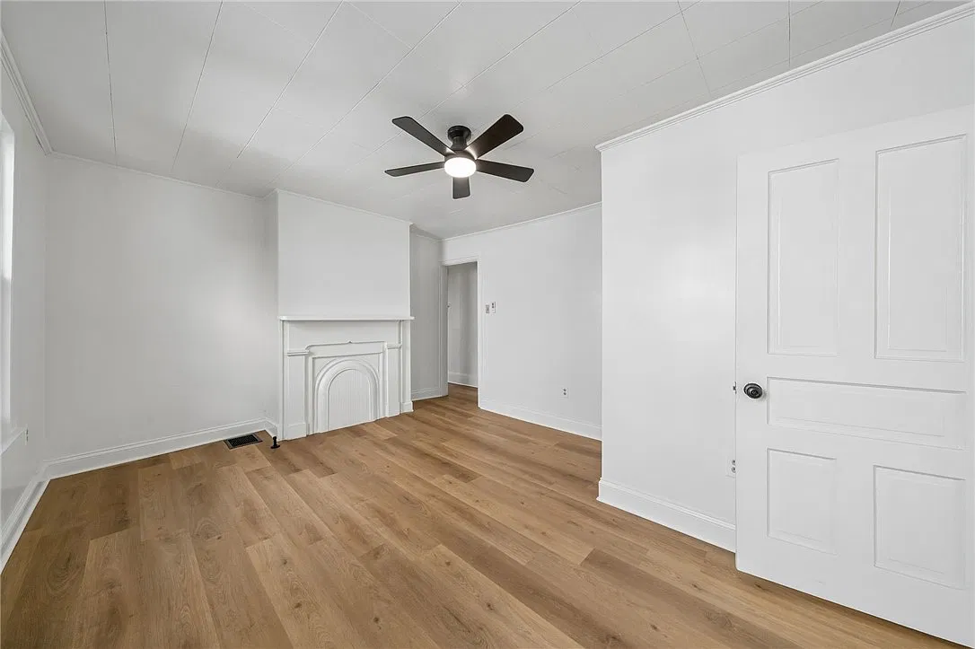 2 bed, 950 sqft, $1,550 — Photo 3
