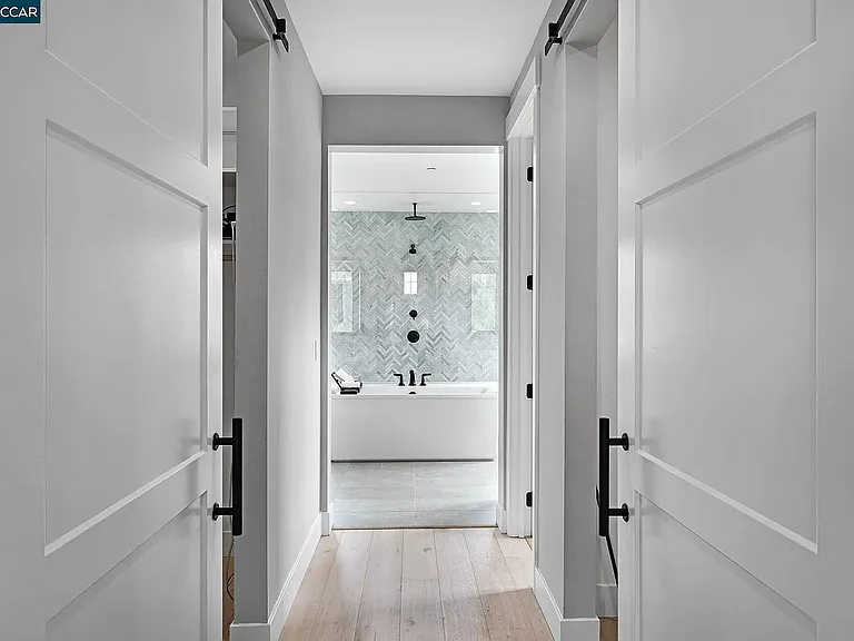 226 Akabane Ln — Photo 32