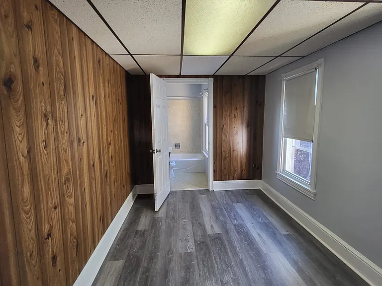 726 Locust St — Photo 6