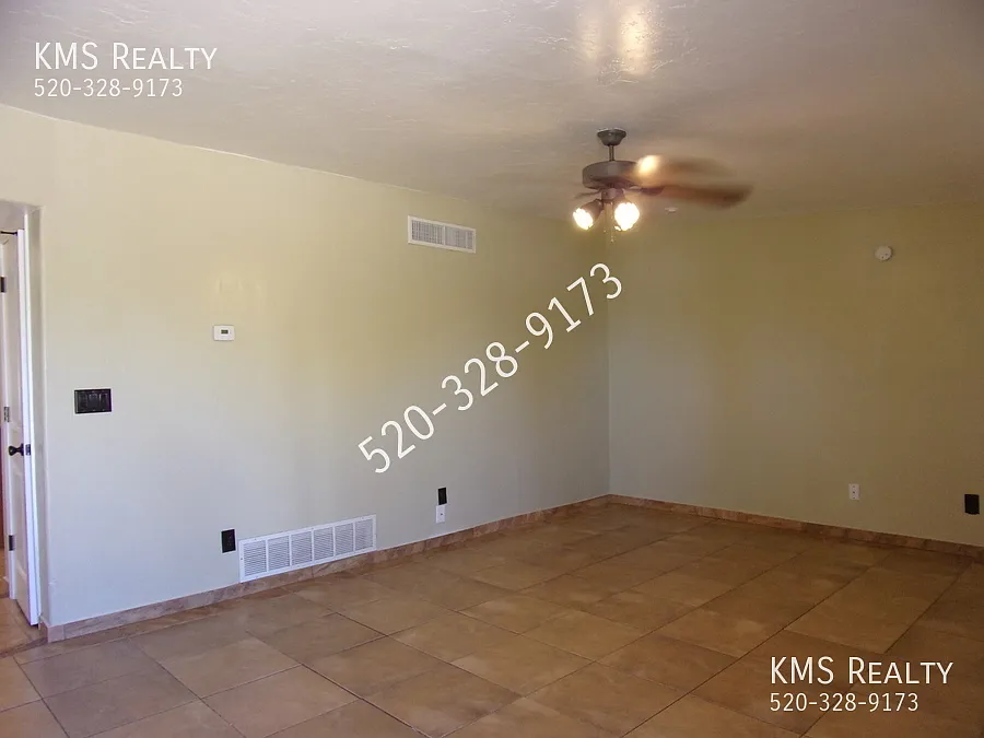 Building Photo - 5625 S Irving Dr