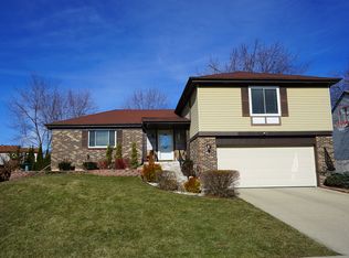 114 Lilac Ln, Buffalo Grove, IL