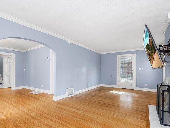 5th image of 430 E 70th St