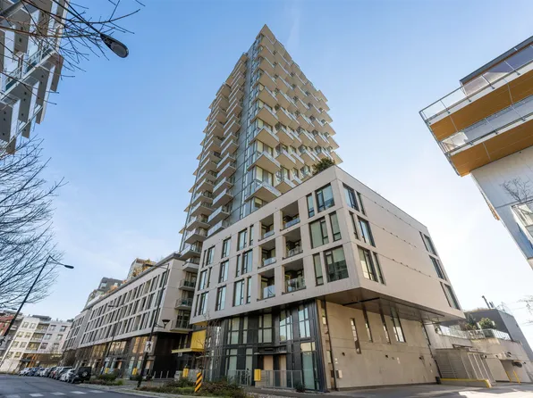 3538 Sawmill Cres #411, Vancouver, BC V5S 0C1