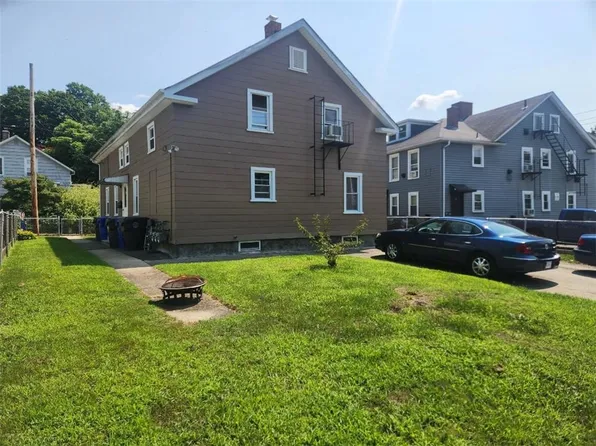 10 Douglas St, West Warwick, RI 02893