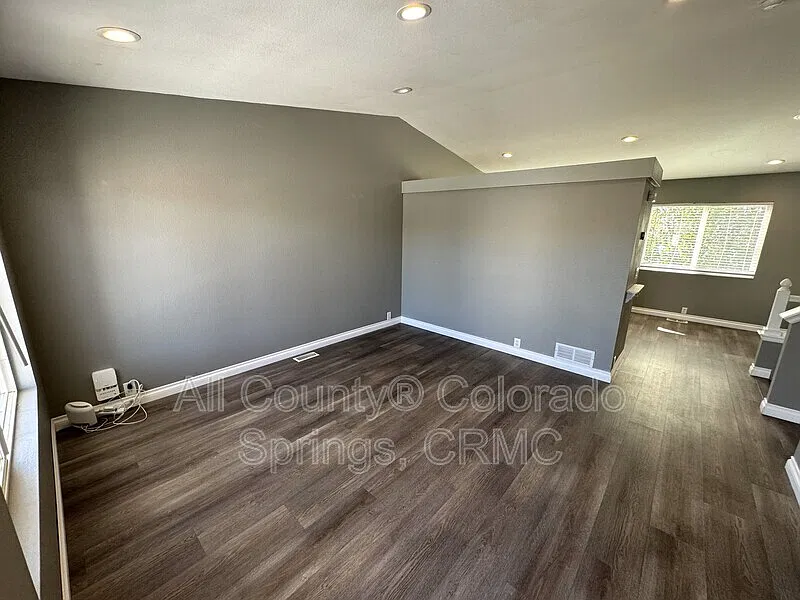 3 bed, 4.0 bath, 1750 sqft, $2,800 — Photo 2