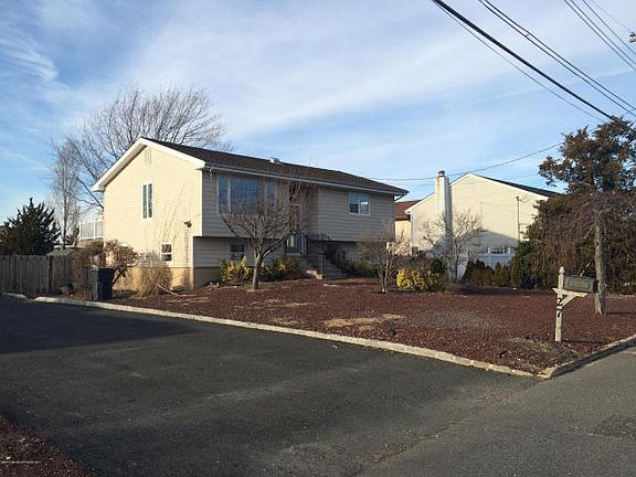 3rd image of 27 Kingfisher Ln