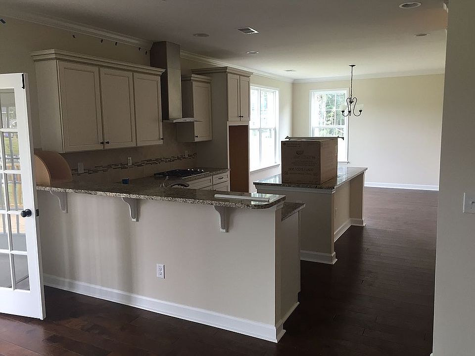1st image of 121 McDonald Ct