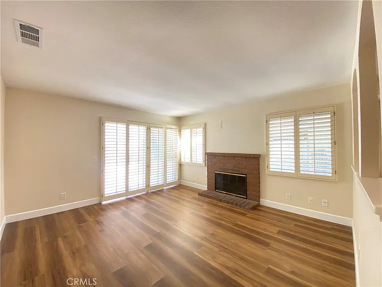 1084 Jacaranda Rd — Photo 8