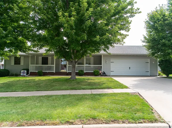 1106 E 7th St, Pella, IA 50219