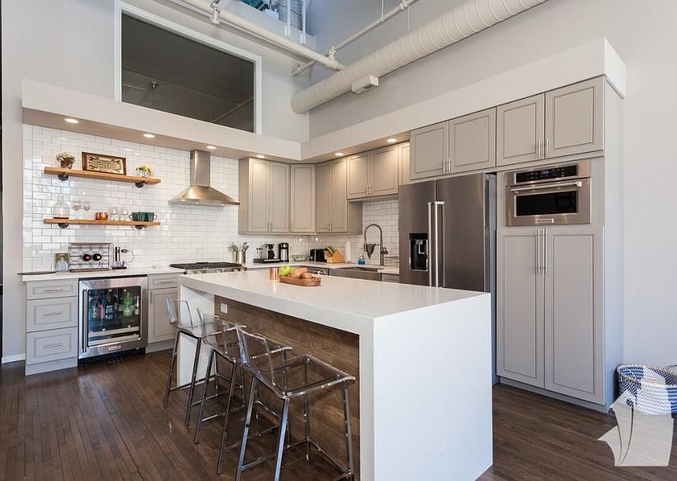 1st image of 3027 N Lincoln Ave