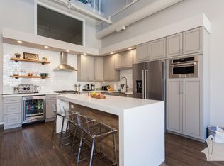 3027 N Lincoln Ave, Chicago, IL 60657
