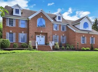 11 Hills Dr, Belle Mead, NJ 08502