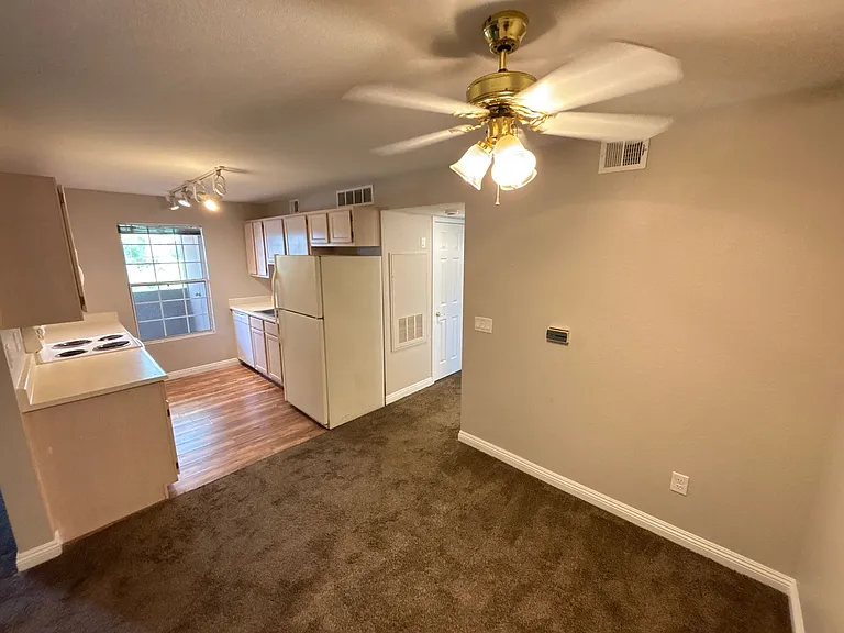 231 W Horizon Ridge Pkwy #124 — Photo 3