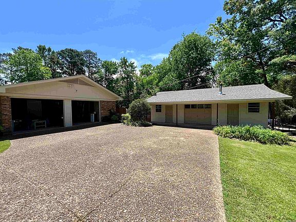 3rd image of 2901 Country Club Rd