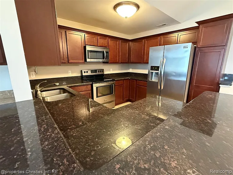 8413 Heywood Cir — Photo 6