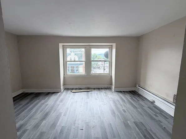 471 W King St APT 3, York, PA 17401
