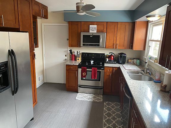 Spacious kitchen with updated appliances. Plenty of cabinet space! Can come fully furnished or without.