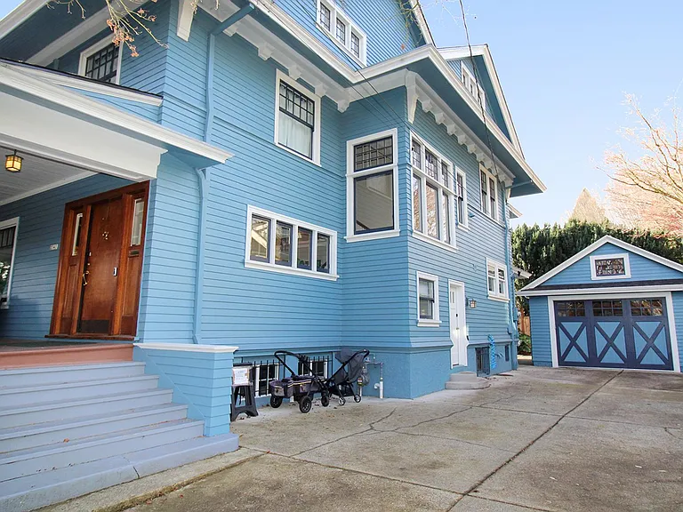 2343 NE 21st Ave — Photo 4