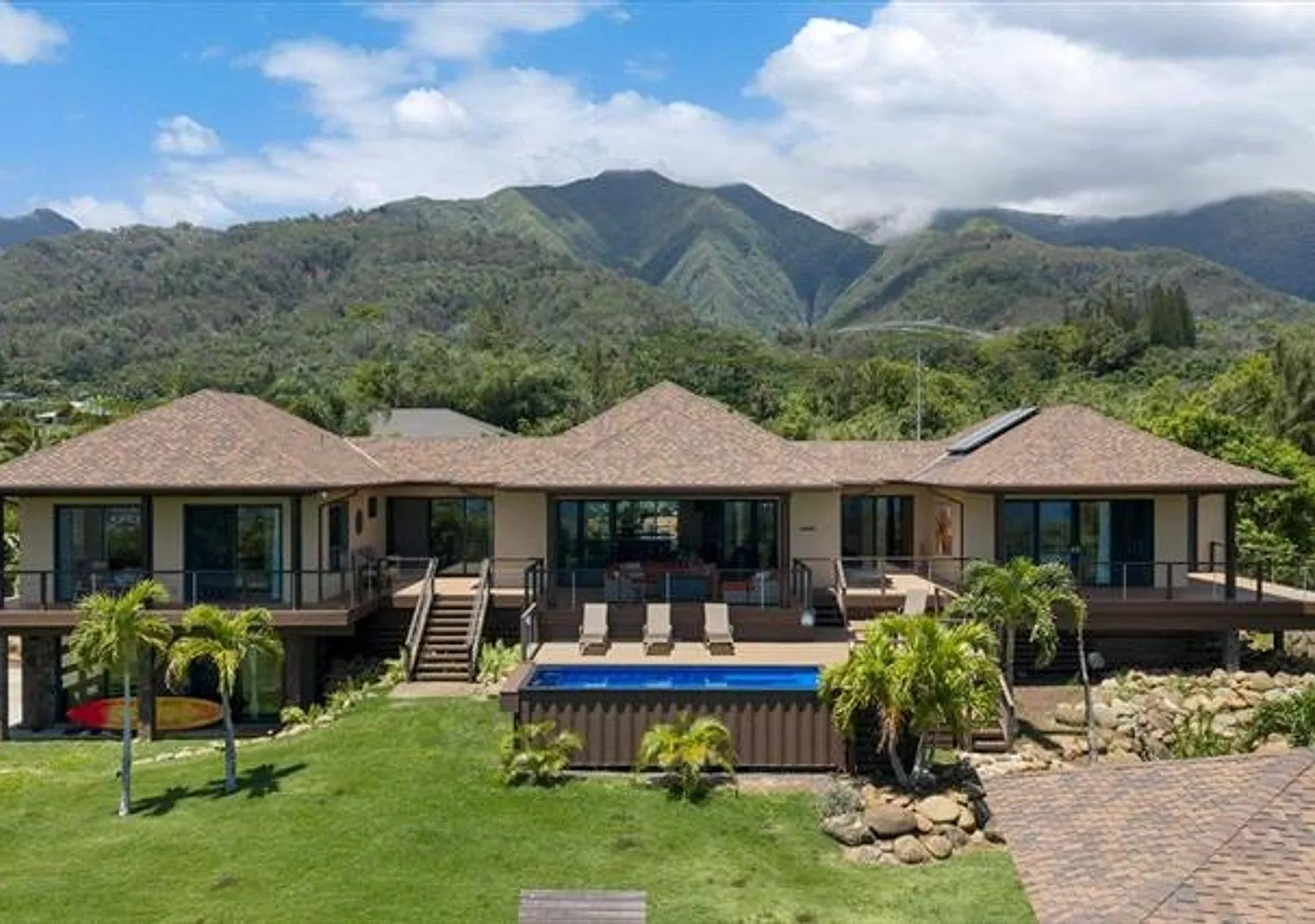 Magnificent Wailuku Country Estate — Photo 1