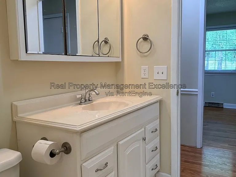 415 W 2nd St — Photo 21