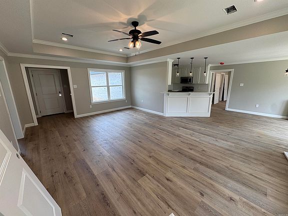 2nd image of 20 Ledrick Cir